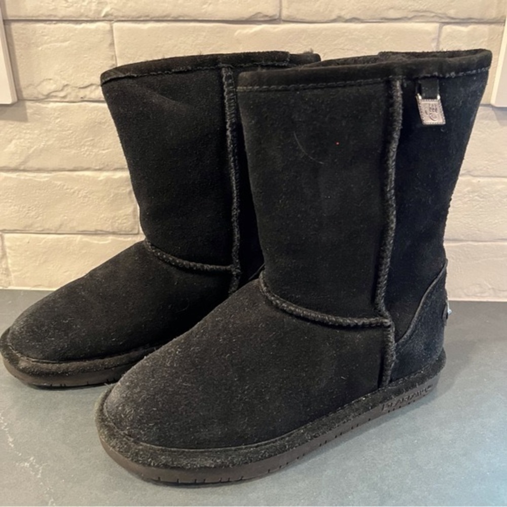 Bearpaw sz 5 Emma black suede boots shirt